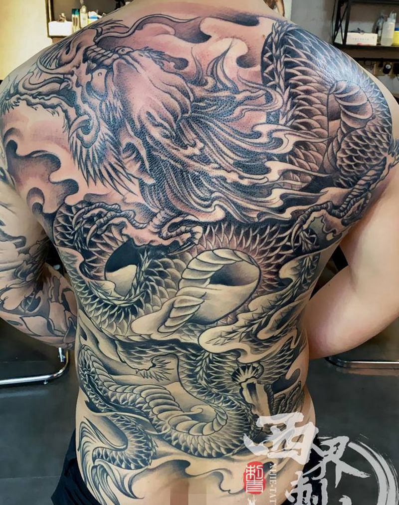 满背龙纹身图片_背部新传统老传统纹身图案