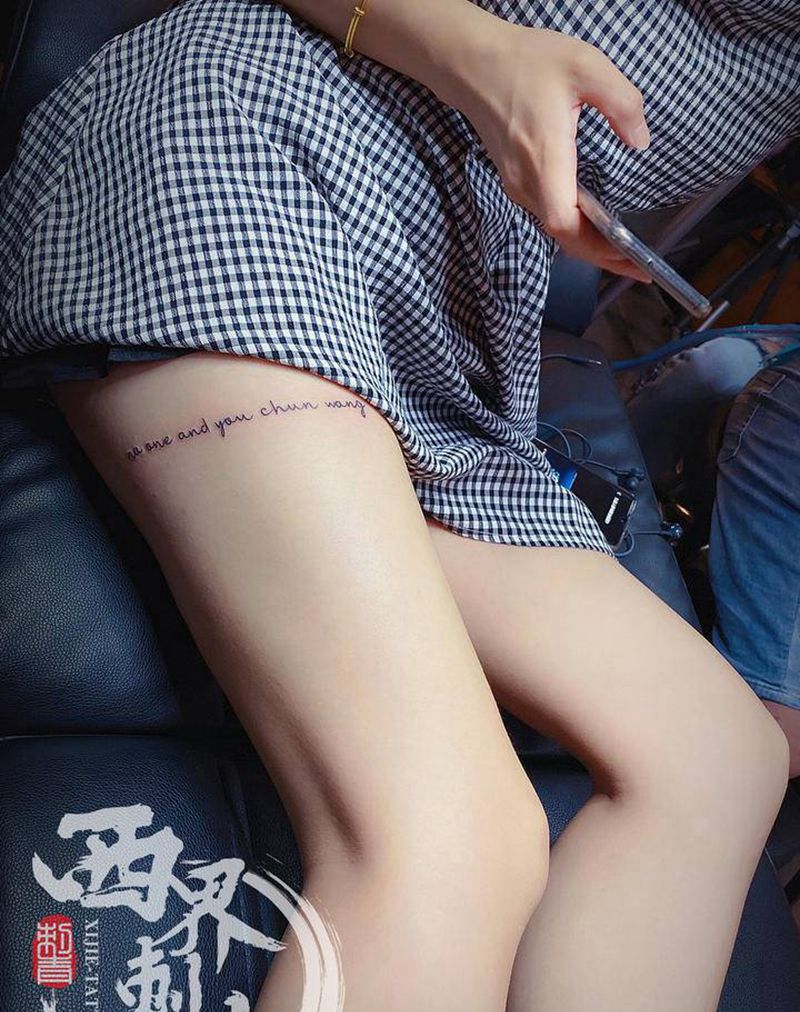 大腿字母花体字纹身图片_脚部腿部花体字纹身图案
