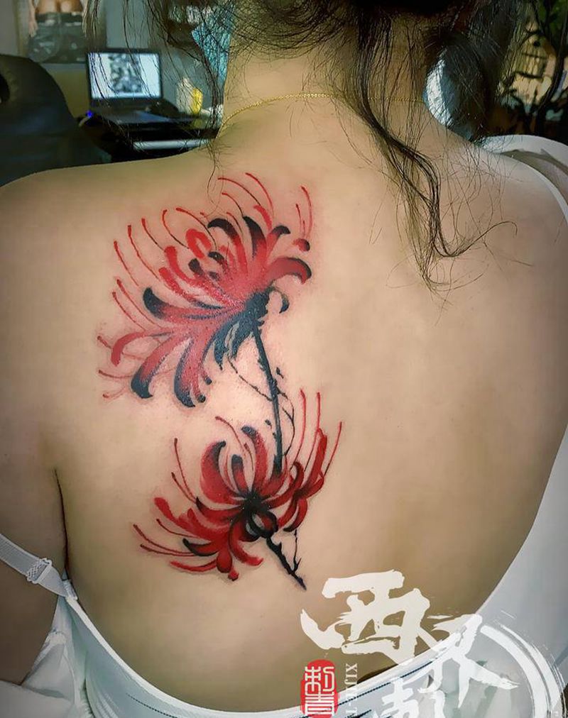 彼岸花纹身图片_肩部背部新传统水彩纹身图案