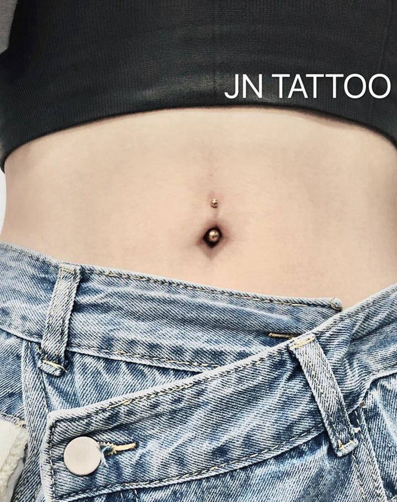 脐钉纹身图片_腹部纹身图案