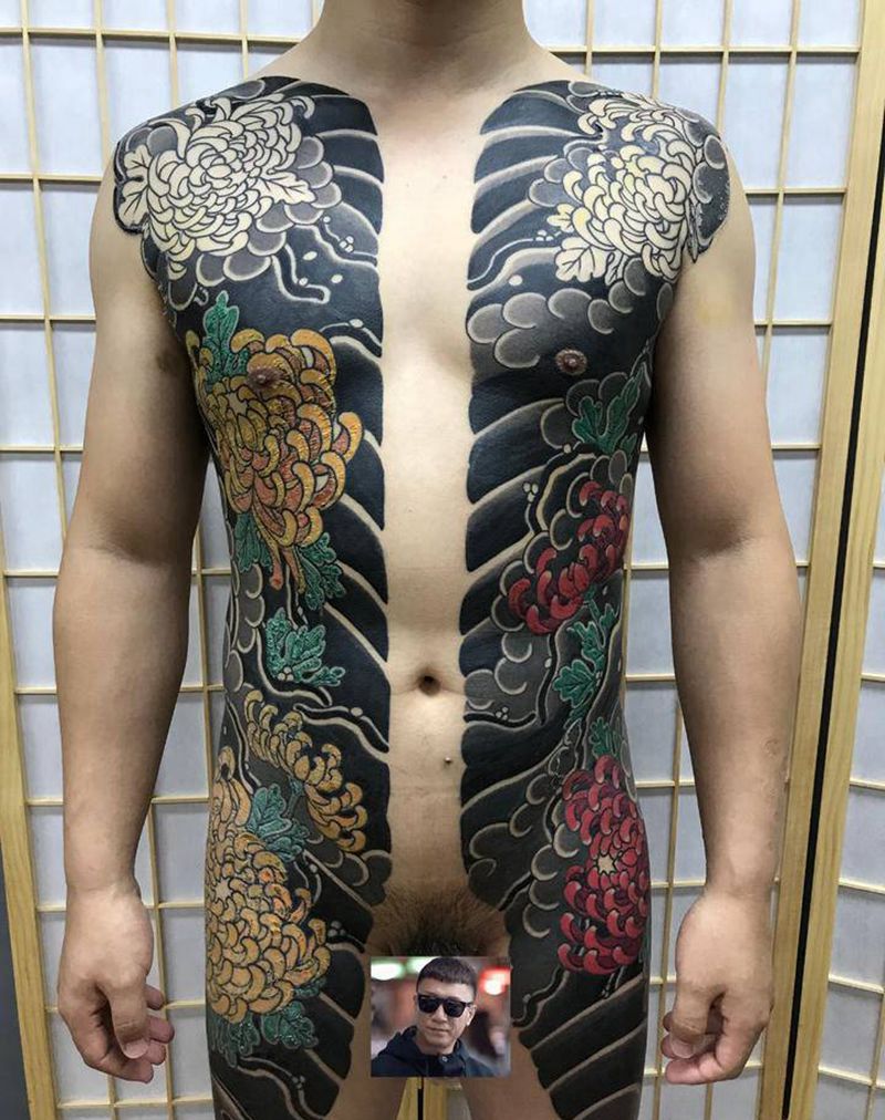 开衫纹身图片_腹部老传统纹身图案