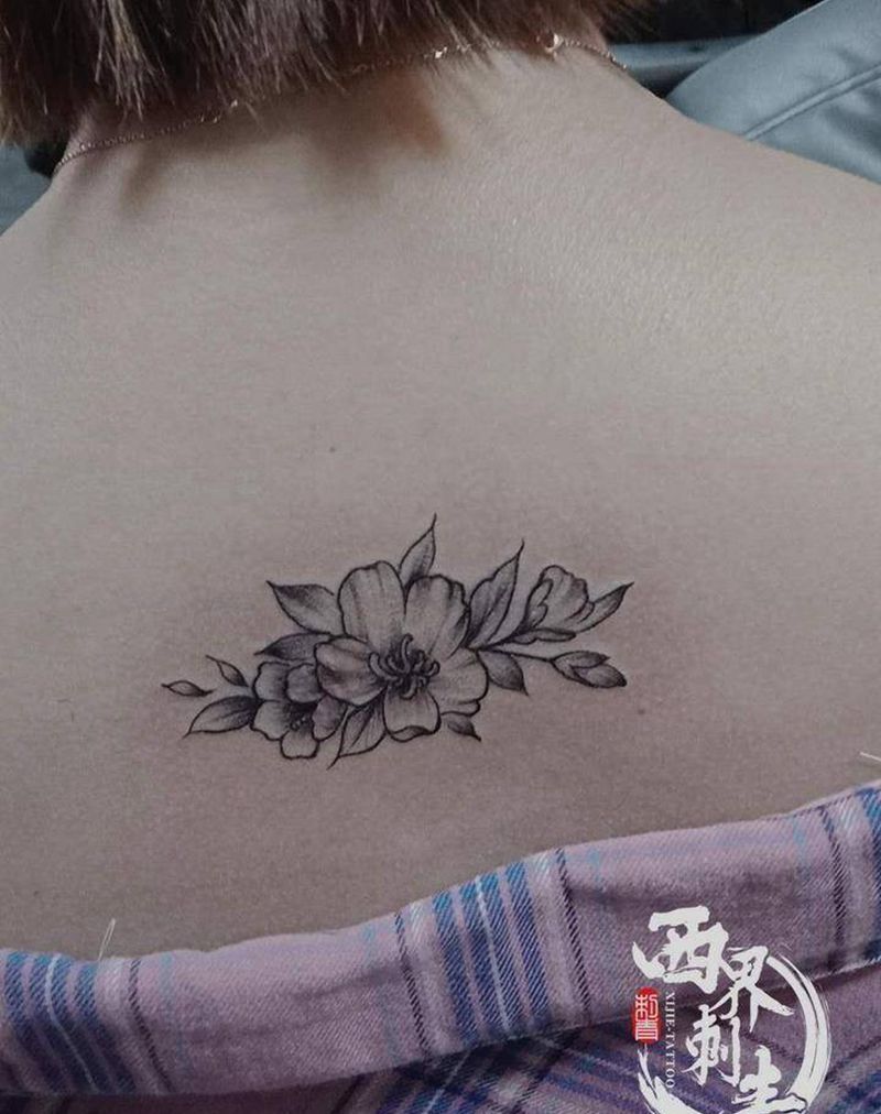 小清新纹身图片_脚部颈部New School纹身图案