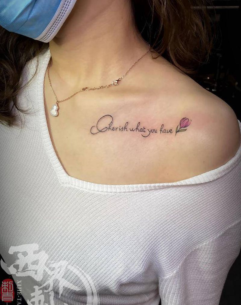 锁骨花体字纹身图片_肩部胸部花体字纹身图案