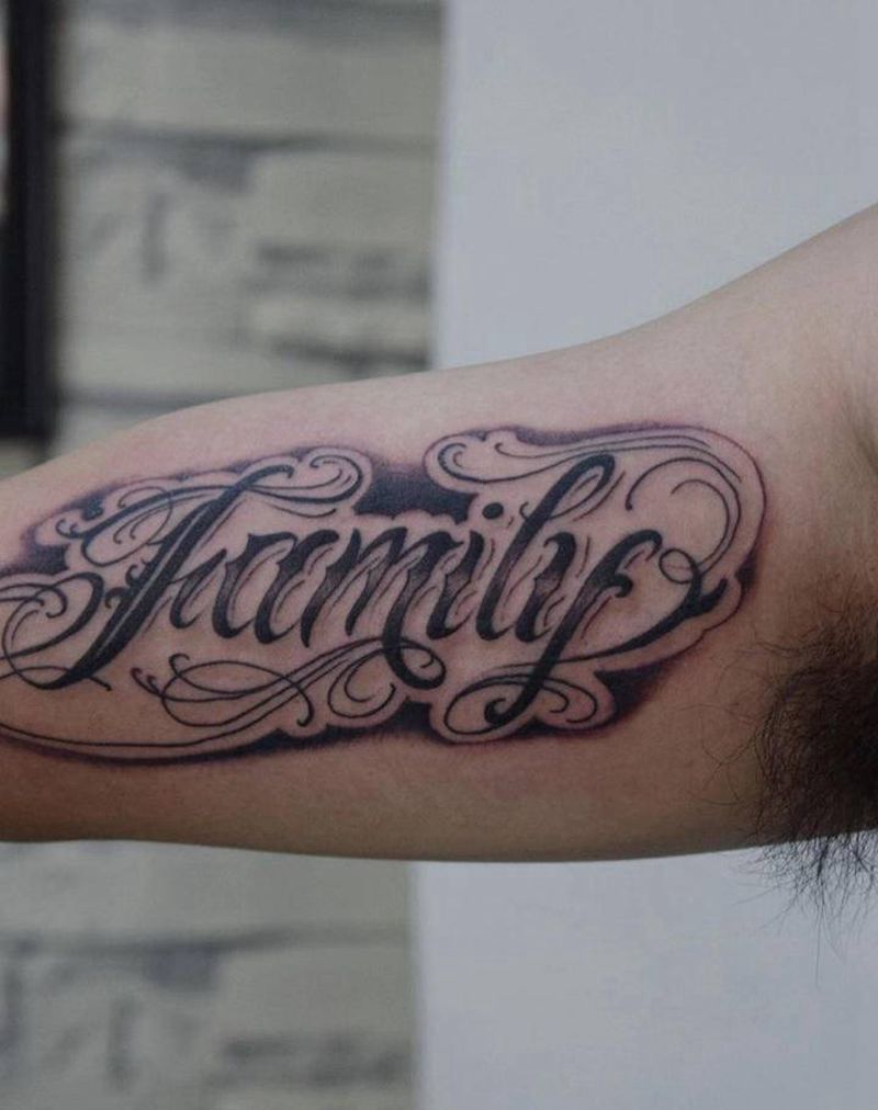 花体字纹身图片_手臂花体字纹身图案