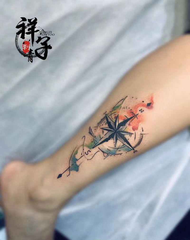 指南针纹身图片_腿部水彩纹身图案