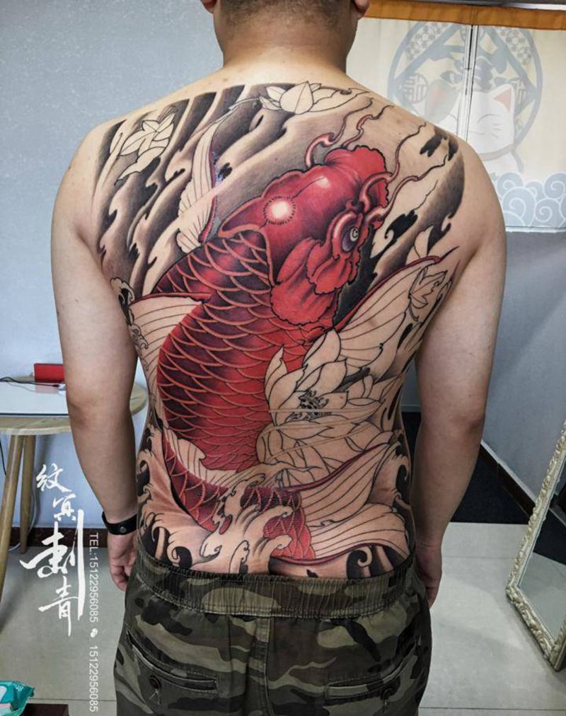 满背鱼未完成纹身图片_背部新传统纹身图案