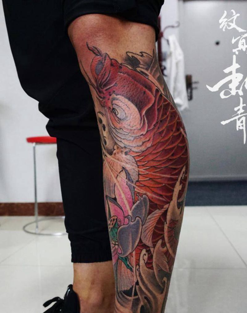 鲤鱼纹身图片_腿部新传统纹身图案