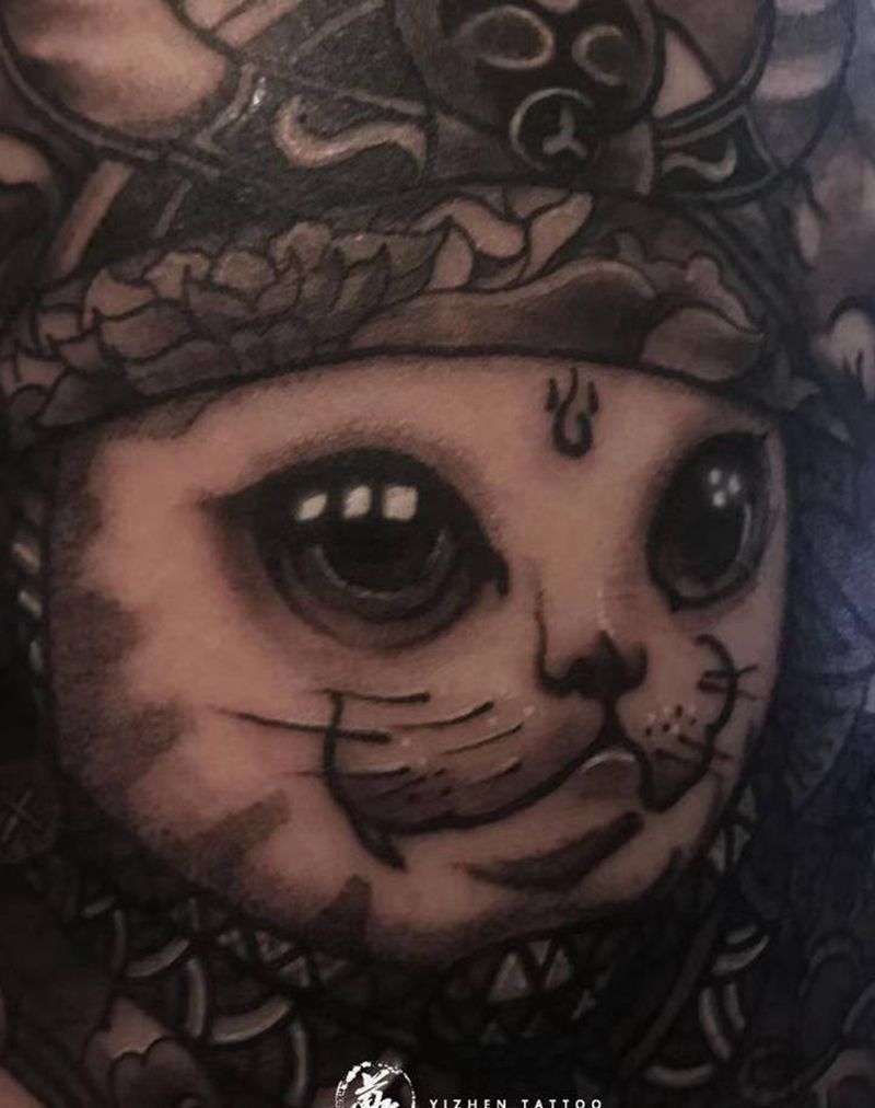 招财猫纹身图片_手臂欧美写实纹身图案