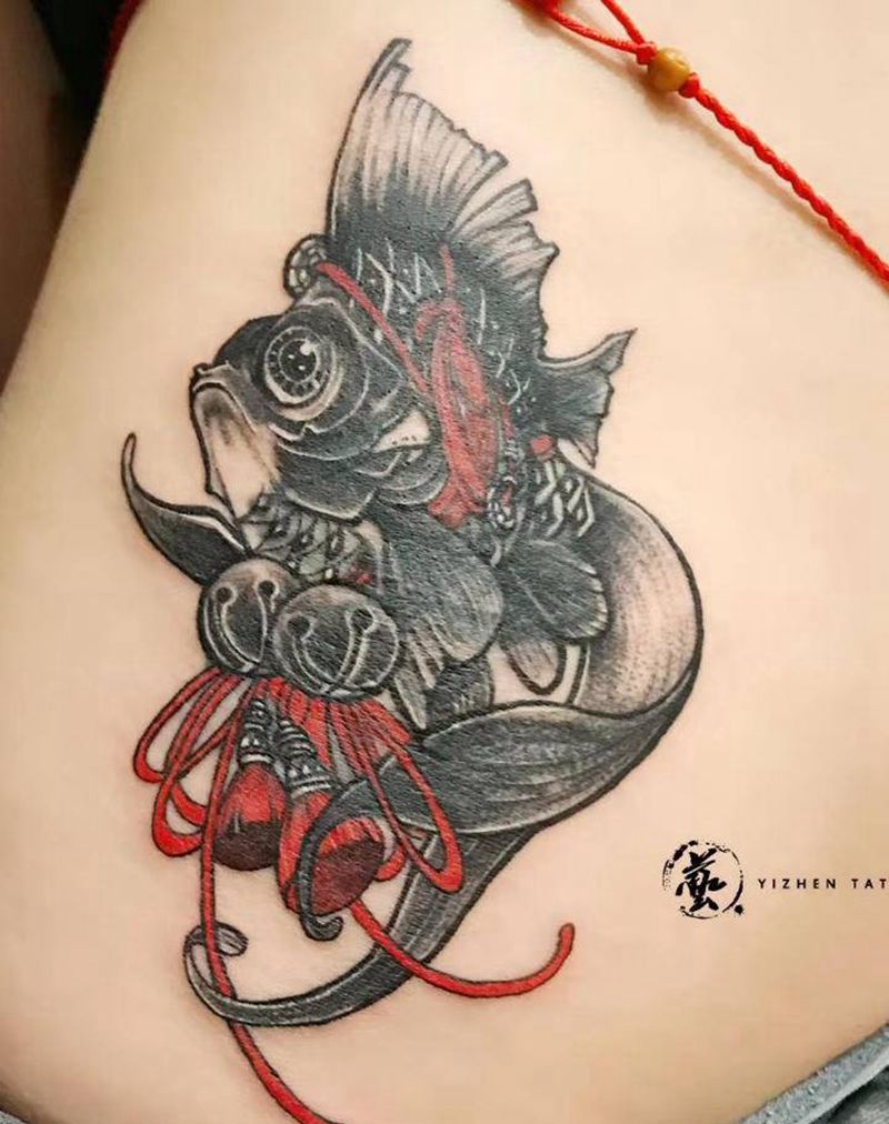 小蛮腰金鱼遮盖纹身图片_腰部新传统纹身图案