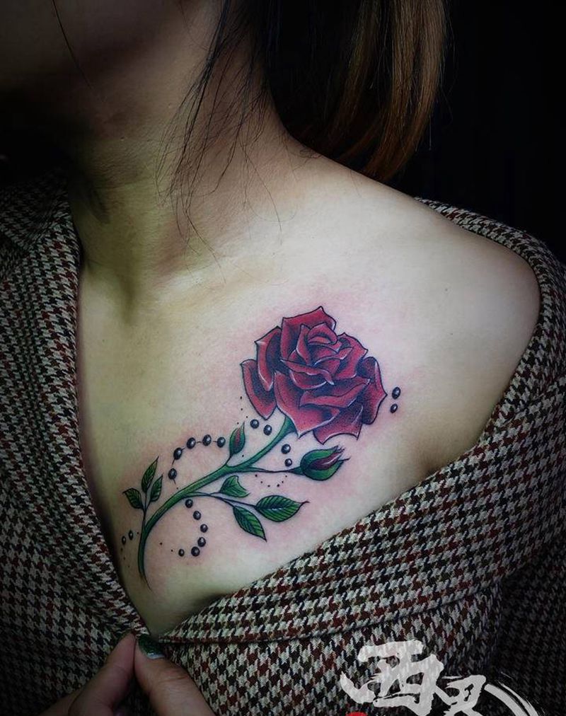 胸前玫瑰花纹身图片_胸部老传统新传统纹身图案