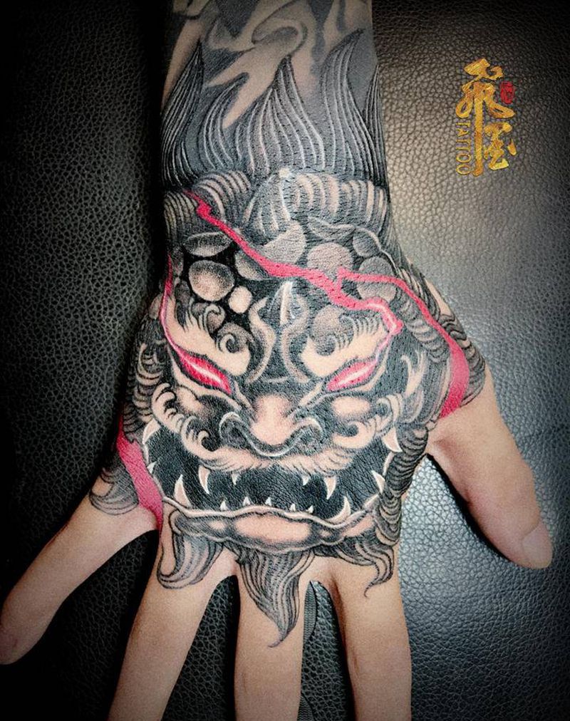 唐狮花手纹身图片_手部新传统唐狮花手纹身图案