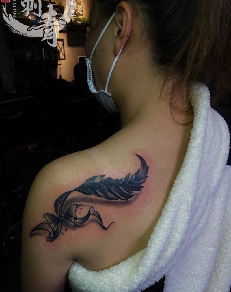 羽毛遮盖纹身图片_肩部背部新传统New School纹身图案