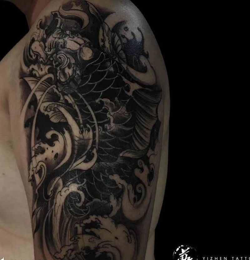 鲤鱼纹身图片_手臂新传统纹身图案