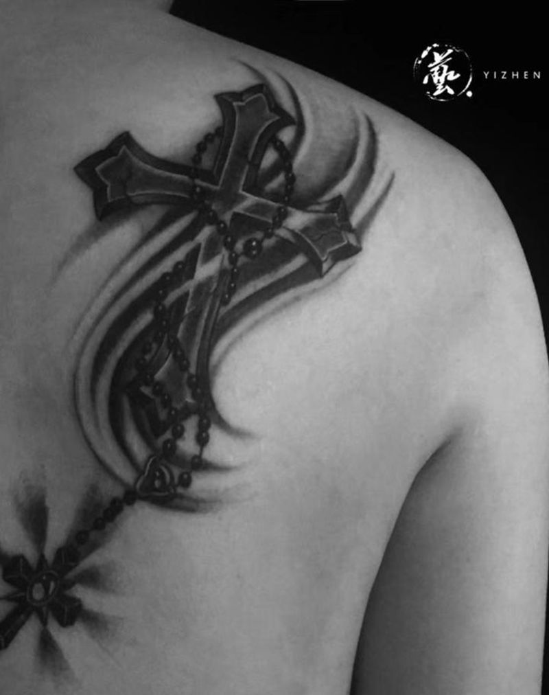 十字架纹身图片_肩部欧美写实纹身图案