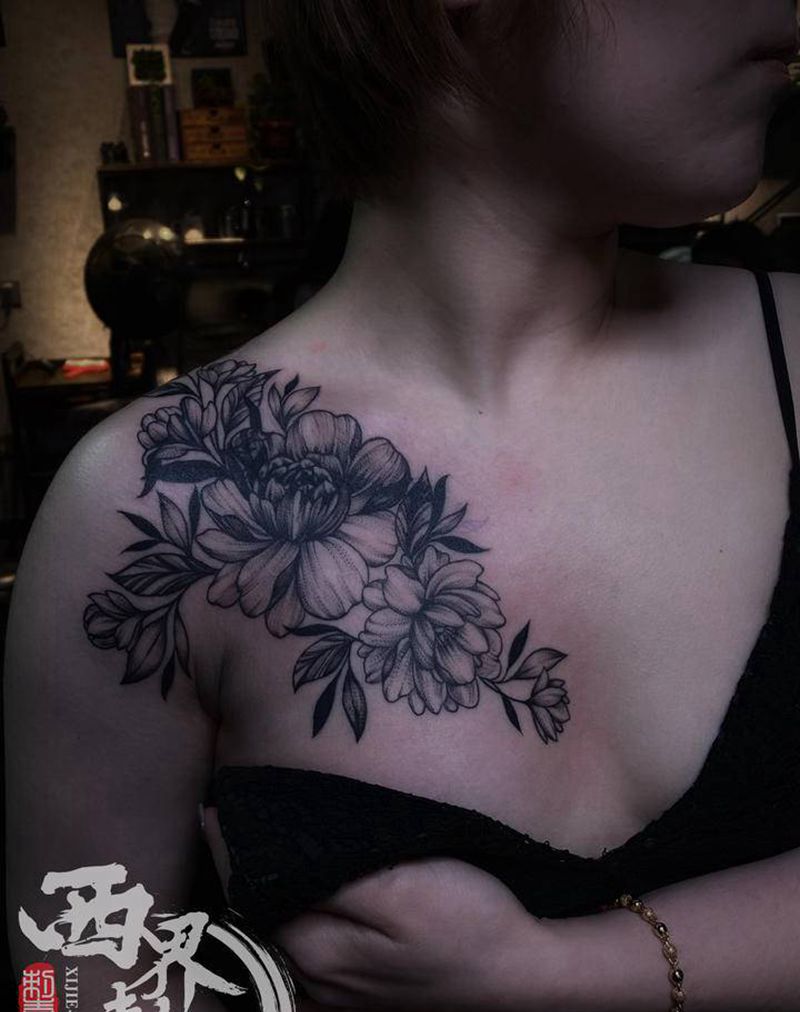 素花遮盖纹身图片_胸部肩部点刺水墨纹身图案