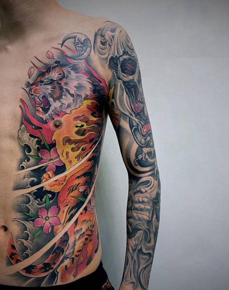 半开衫纹身图片_胸部腹部纹身图案