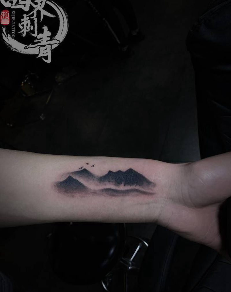 小臂山水遮盖纹身图片_手臂手部水墨水彩纹身图案