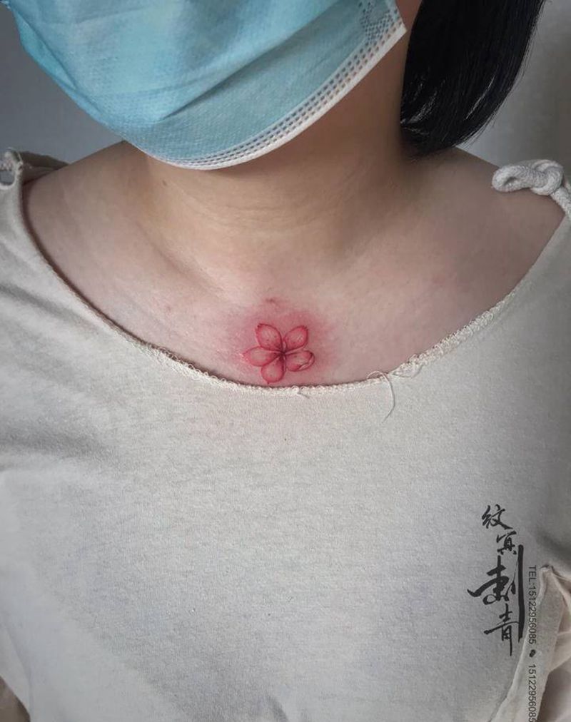 桃花纹身图片_胸部水彩纹身图案