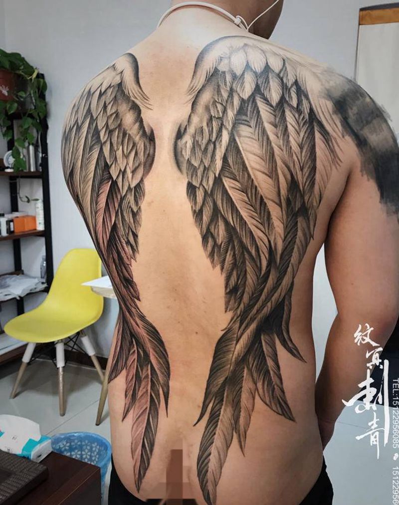翅膀纹身图片_背部新传统纹身图案