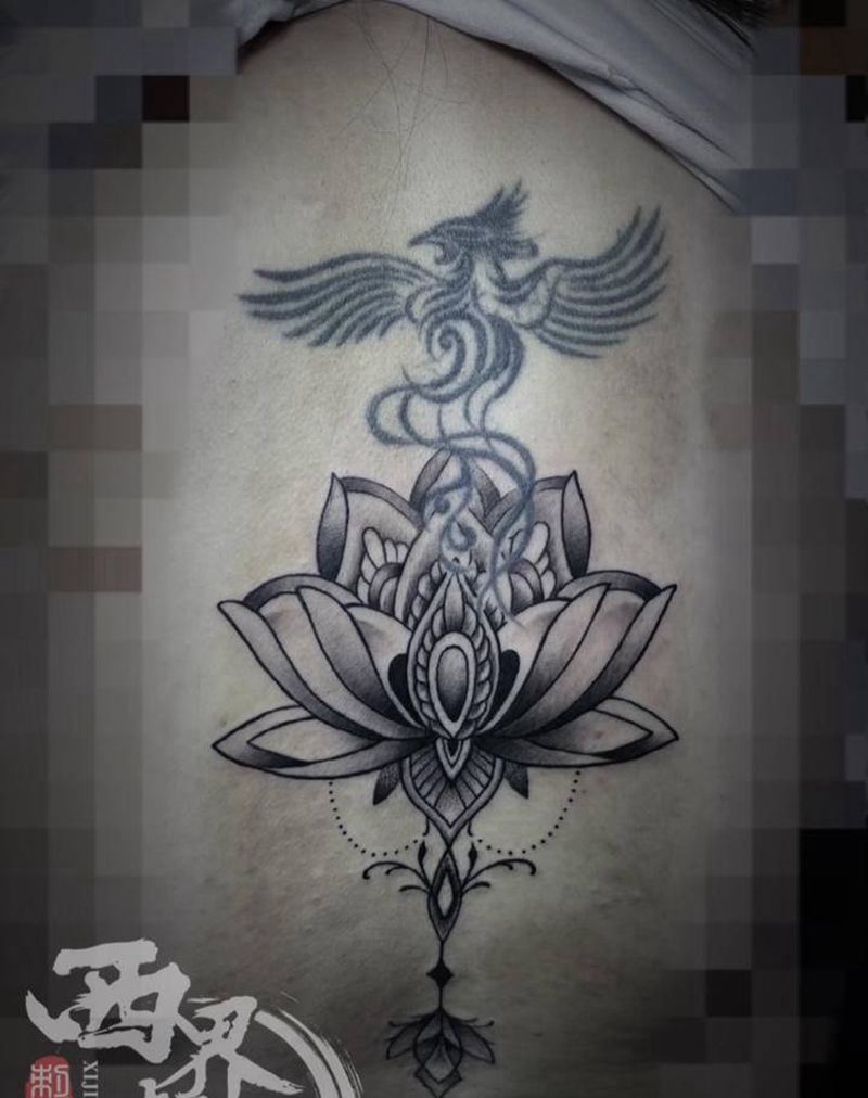 后背荷花莲花点刺纹身图片_肩部背部点刺几何纹身图案