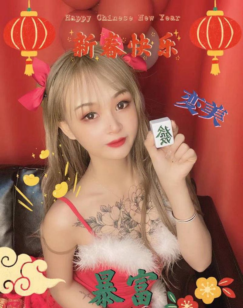 花胸纹身图片_胸部点刺纹身图案