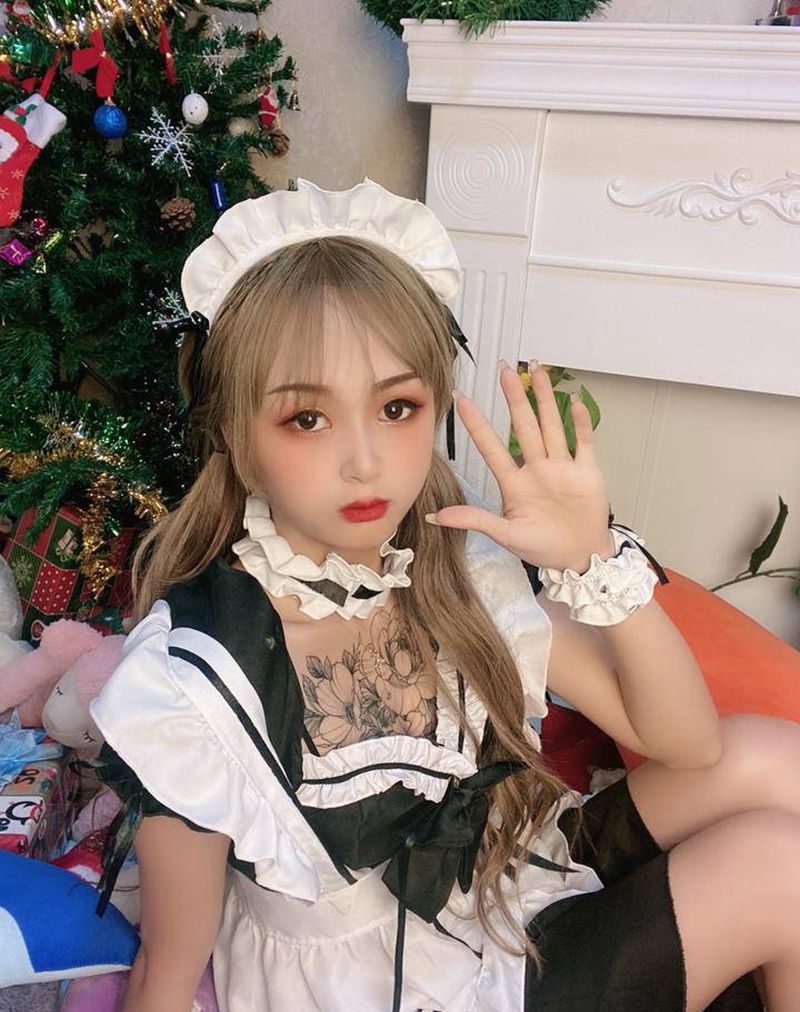 花胸纹身图片_胸部点刺纹身图案