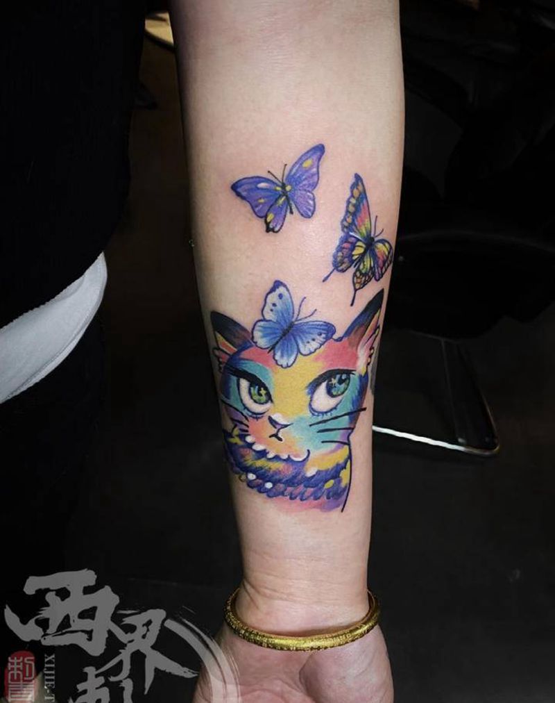 小臂水彩猫蝴蝶纹身图片_手臂手部水彩New School纹身图案