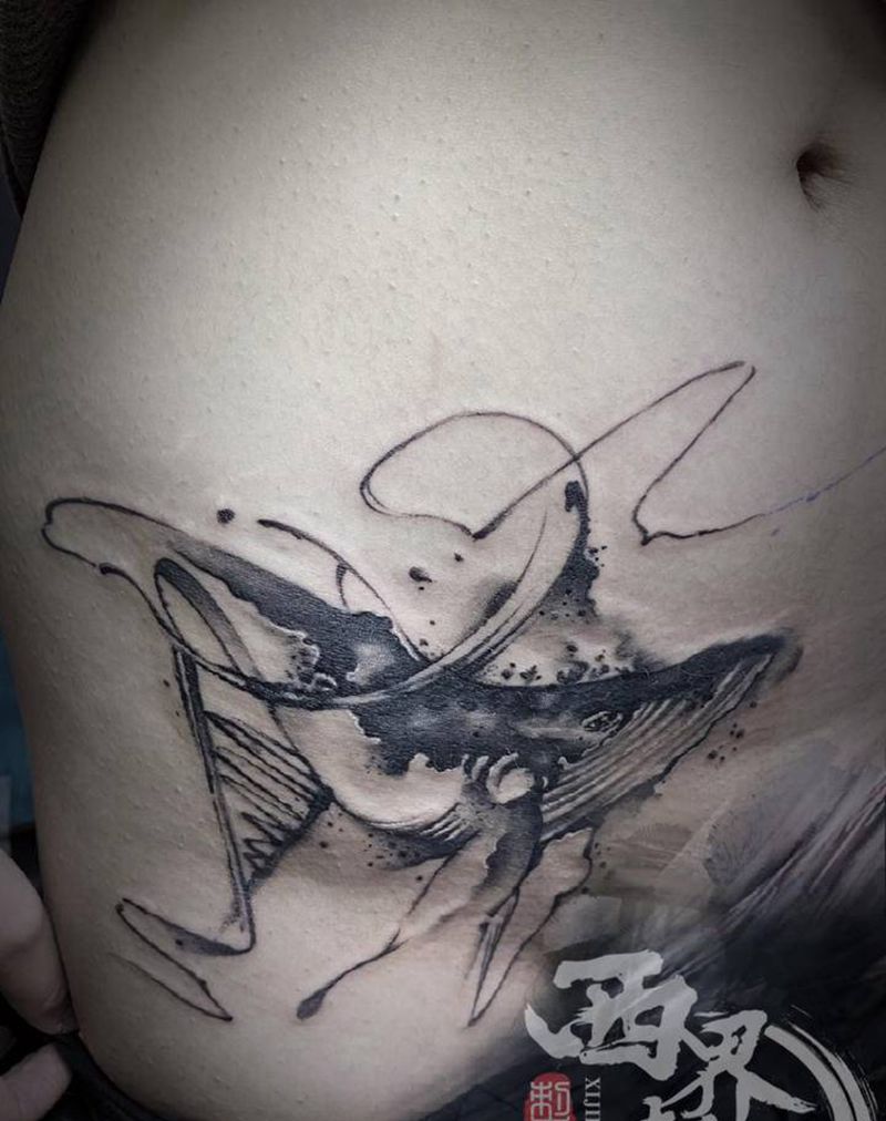 鲸鱼水墨遮盖纹身图片_腹部腰部新传统水墨纹身图案