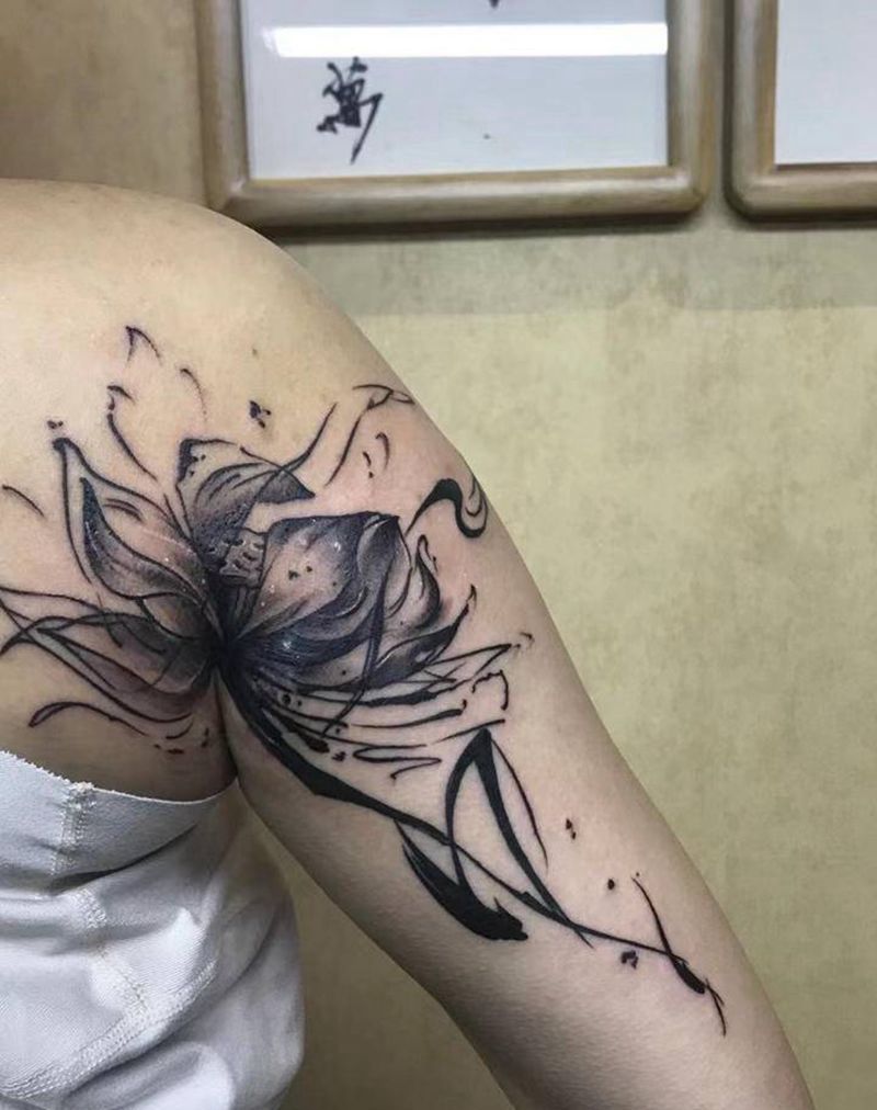 疤痕遮盖纹身图片_背部水墨新传统荷花莲花花纹身图案