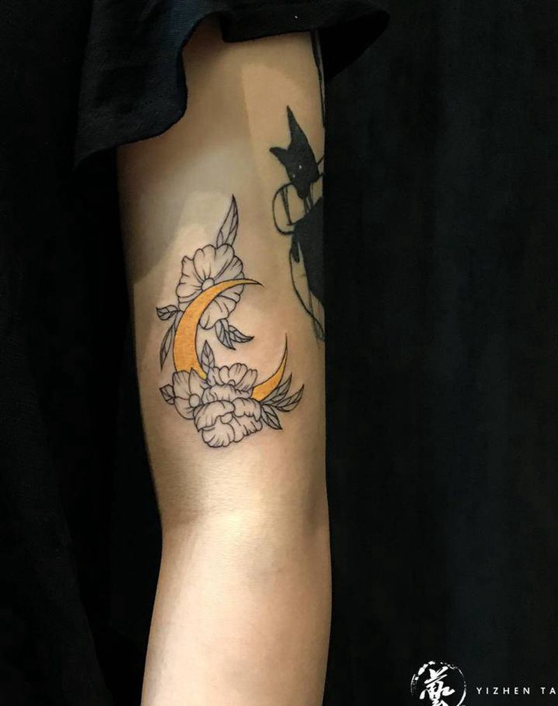 小月亮纹身图片_手臂几何纹身图案