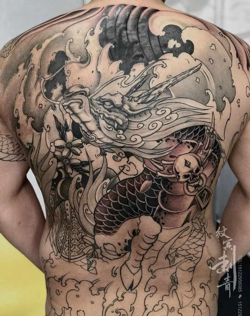 麒麟满背纹身图片_背部新传统纹身图案