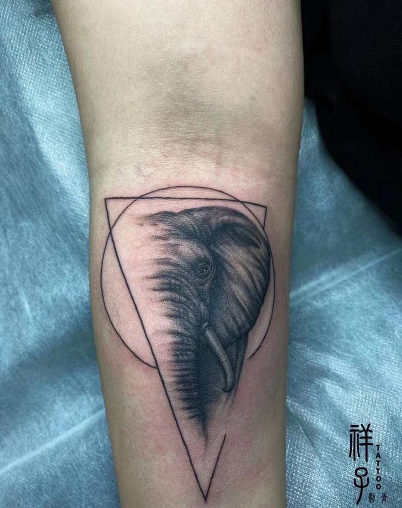 象神纹身图片_手部手臂几何点刺纹身图案