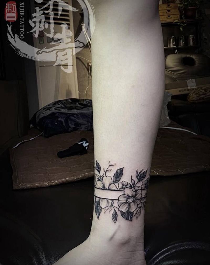 腿环素花纹身图片_脚部腿部点刺素花纹身图案