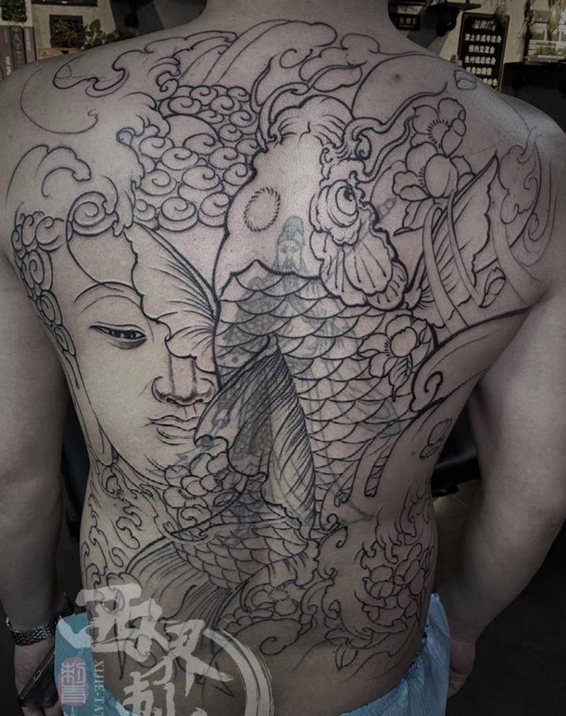 满背佛头鲤鱼纹身图片_背部新传统老传统纹身图案