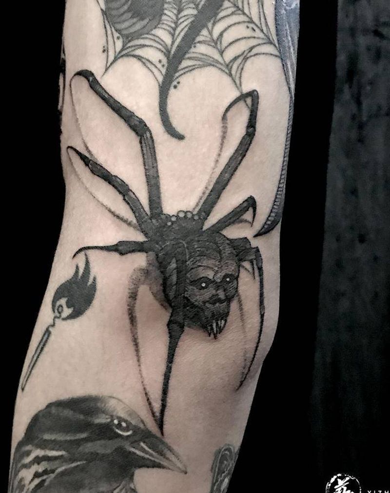 鬼面蛛纹身图片_手臂点刺暗黑纹身图案