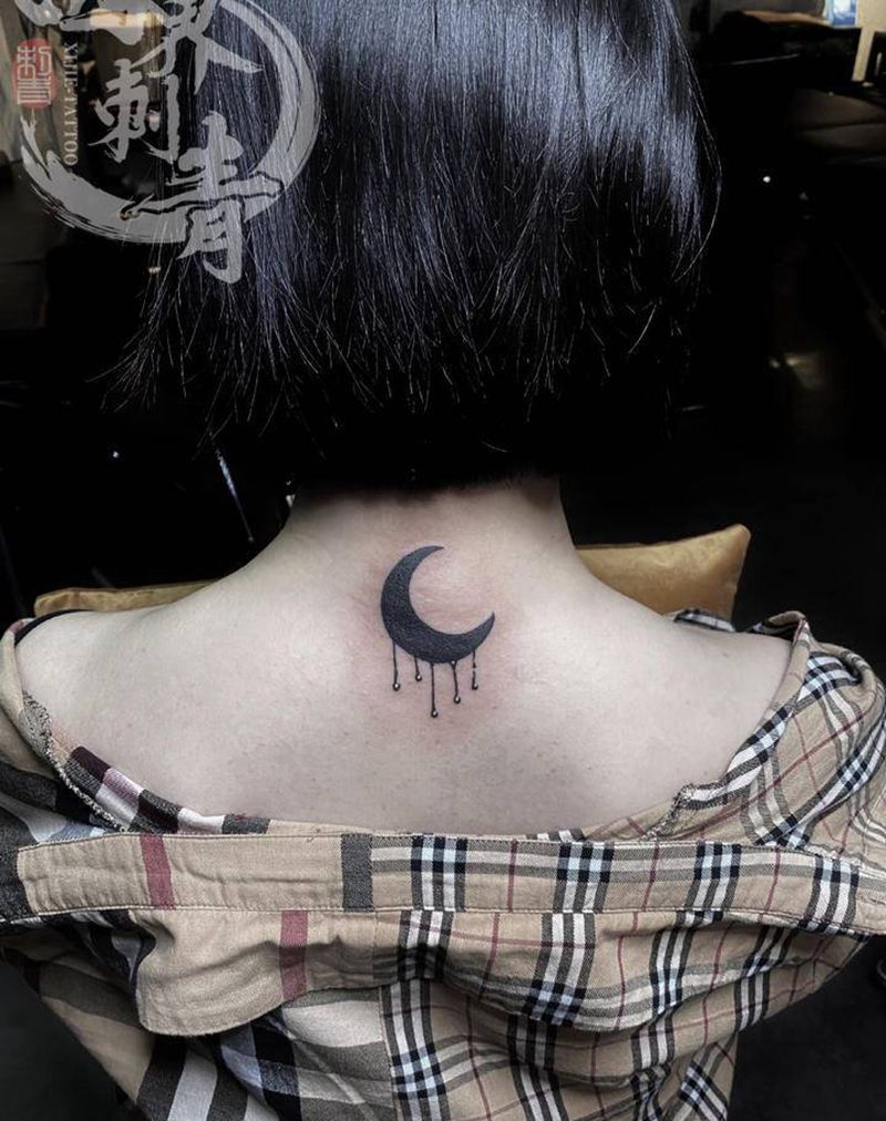 月亮图腾纹身图片_颈部背部图腾纹身图案