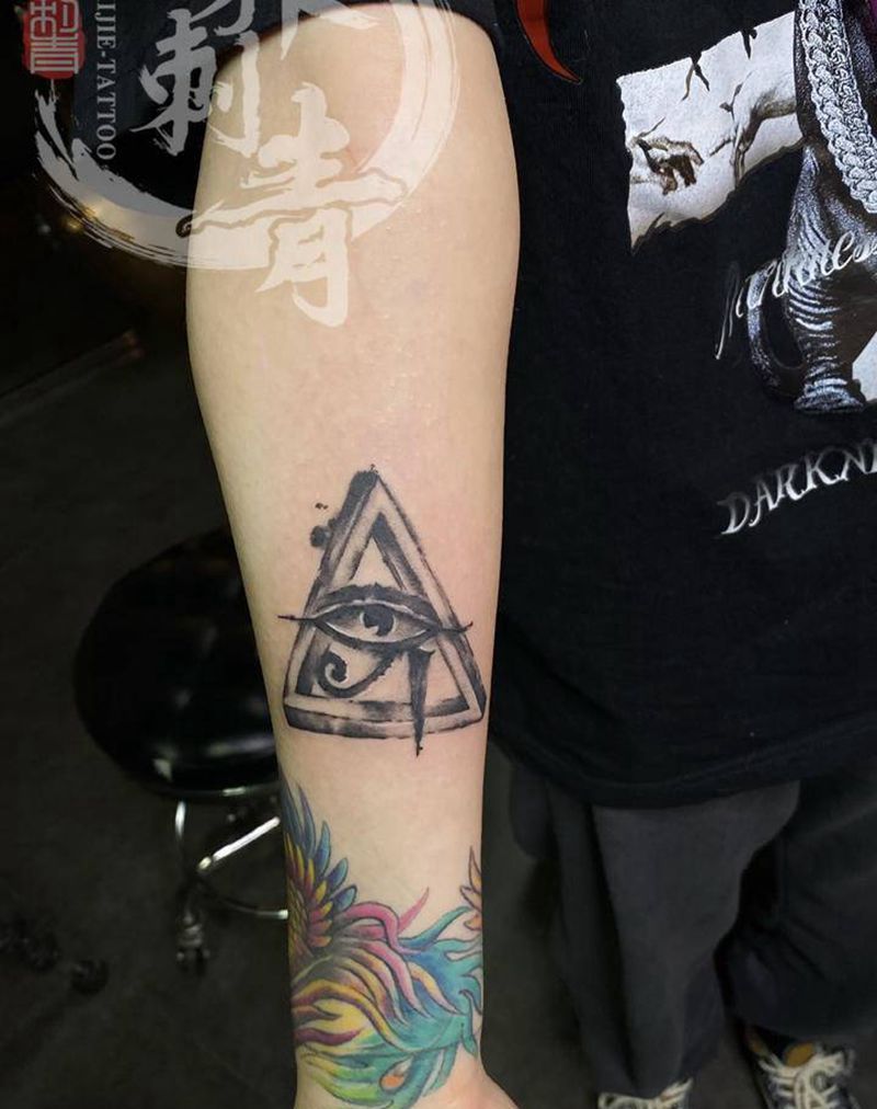 上帝之眼纹身图片_手臂水墨点刺纹身图案