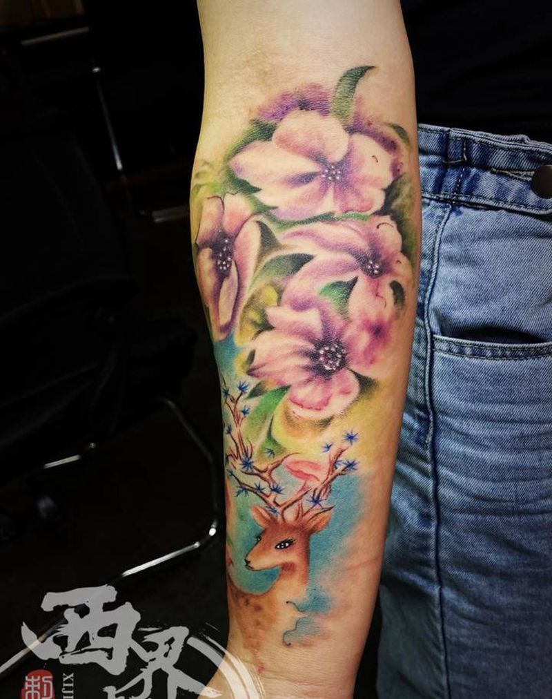 水彩小鹿花纹身图片_手臂手部水彩New School纹身图案