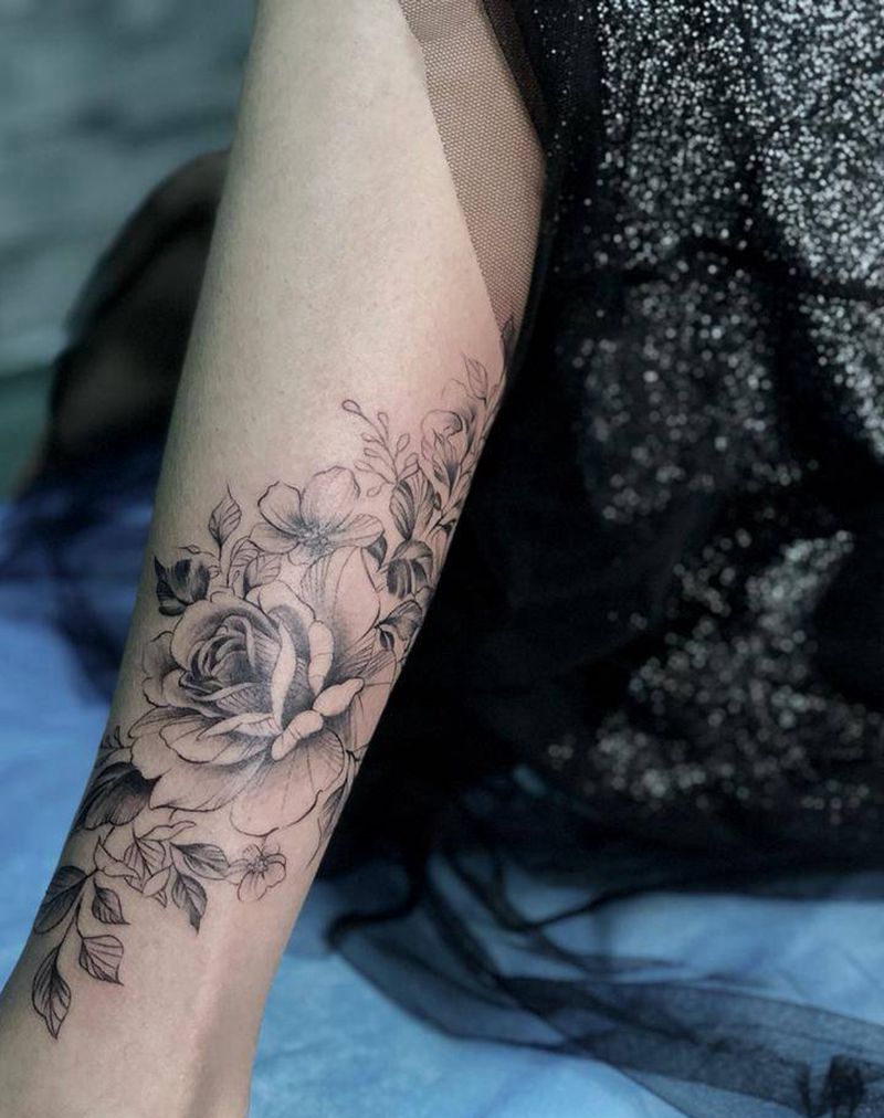 素•花纹身图片_腿部点刺纹身图案