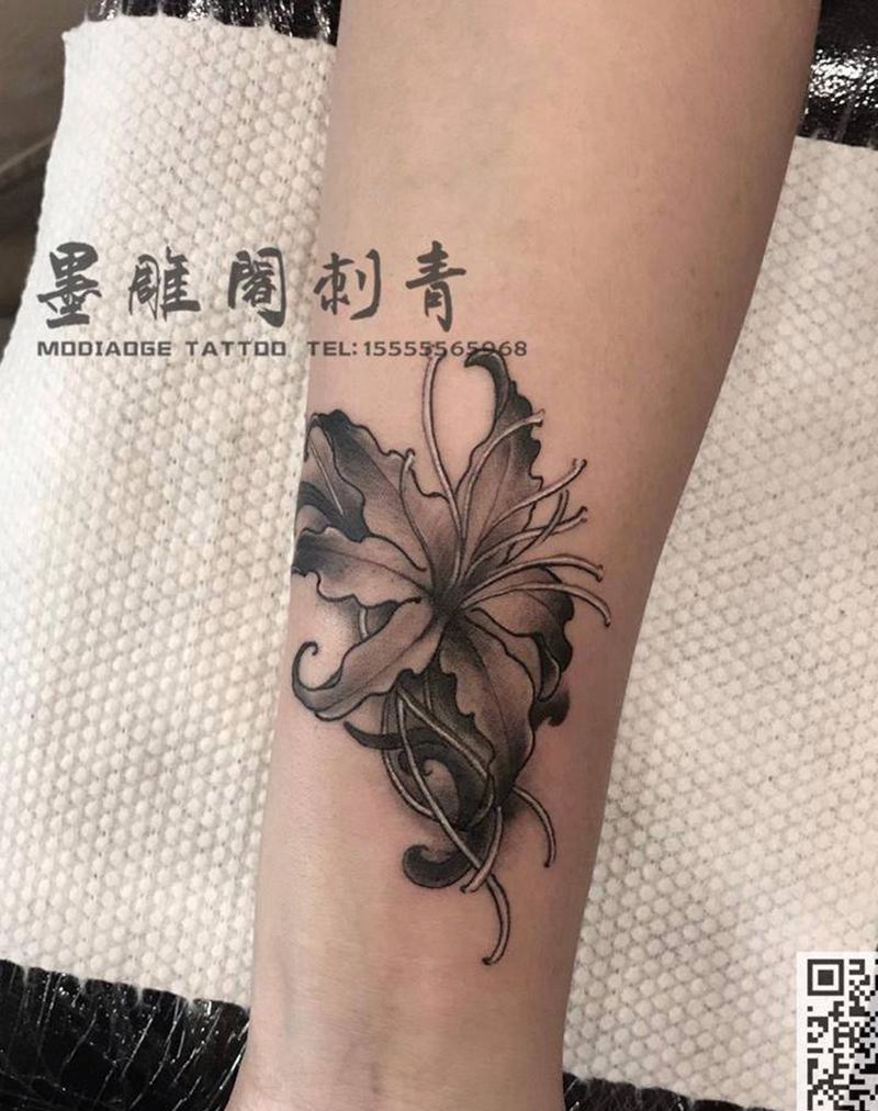 彼岸花遮盖伤疤纹身图片