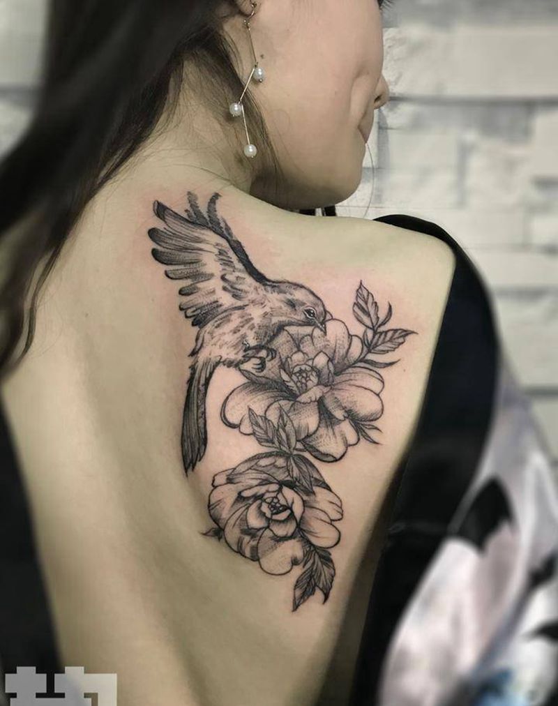 鸟纹身图片_成品背部肩部清新动物植物点刺纹身图案
