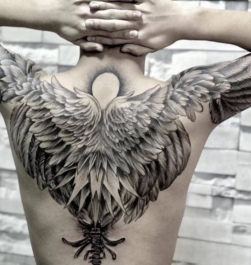 翅膀纹身图片_背部手臂欧美写实新传统纹身图案