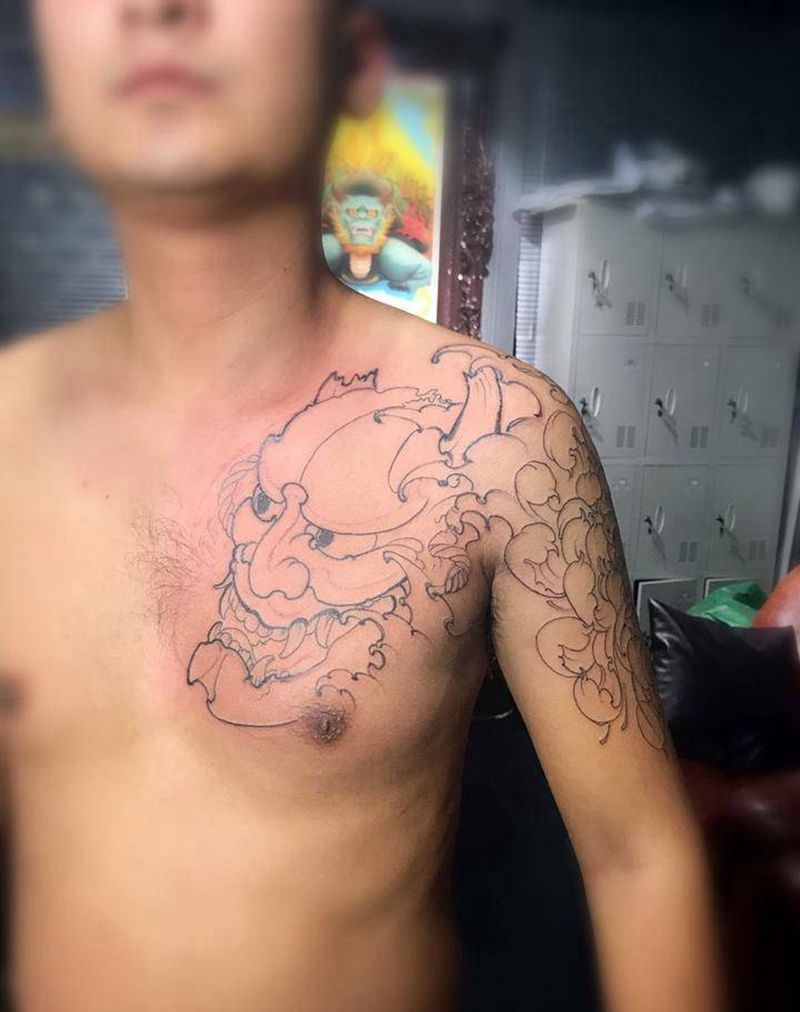 线条纹身图片_胸部手臂传统鬼神植物纹身图案