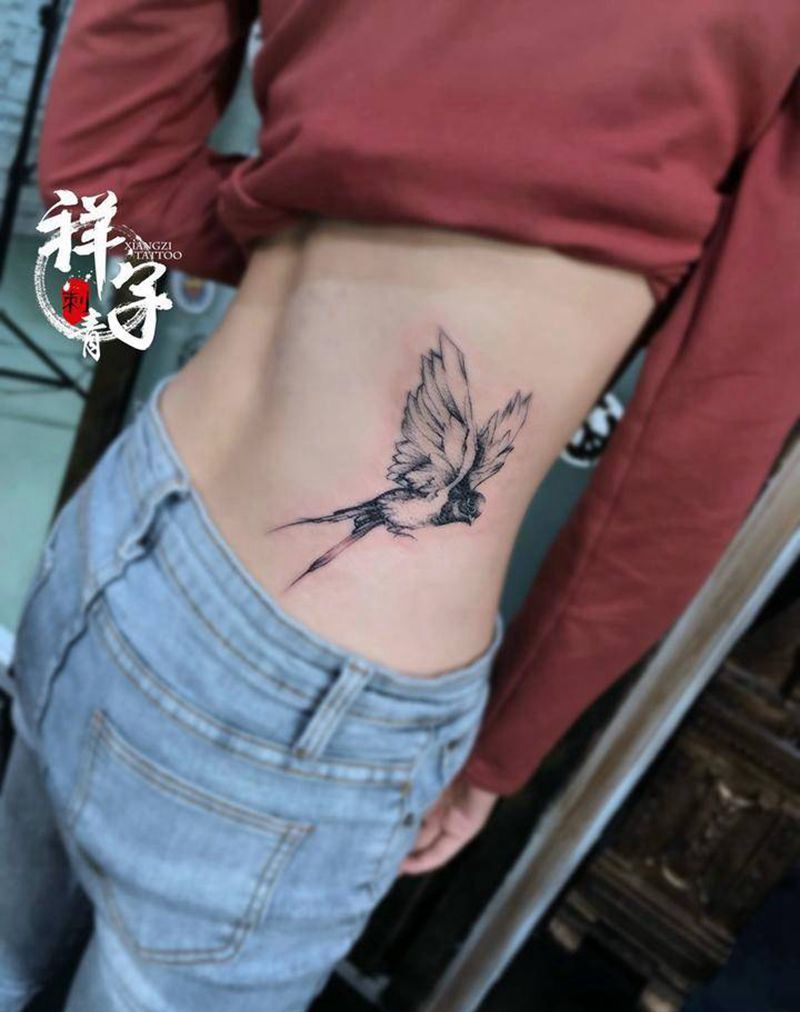 燕子纹身图片_腰部背部水墨纹身图案