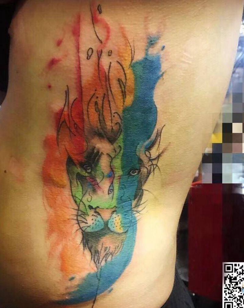 彩色抽象狮子纹身图片