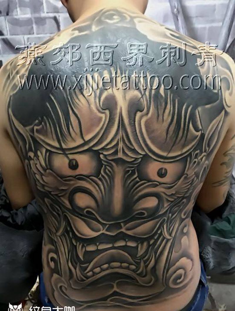 满背遮盖纹身图片
