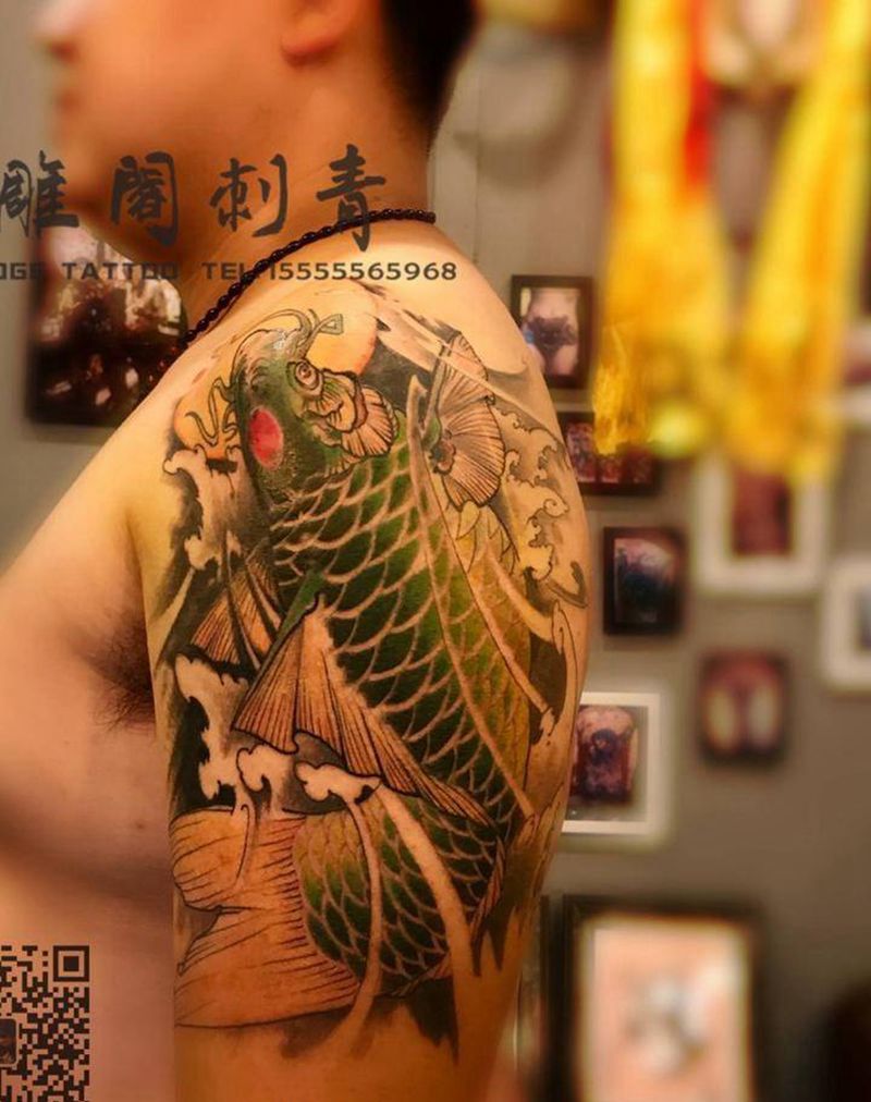 绿鲤鱼纹身图片