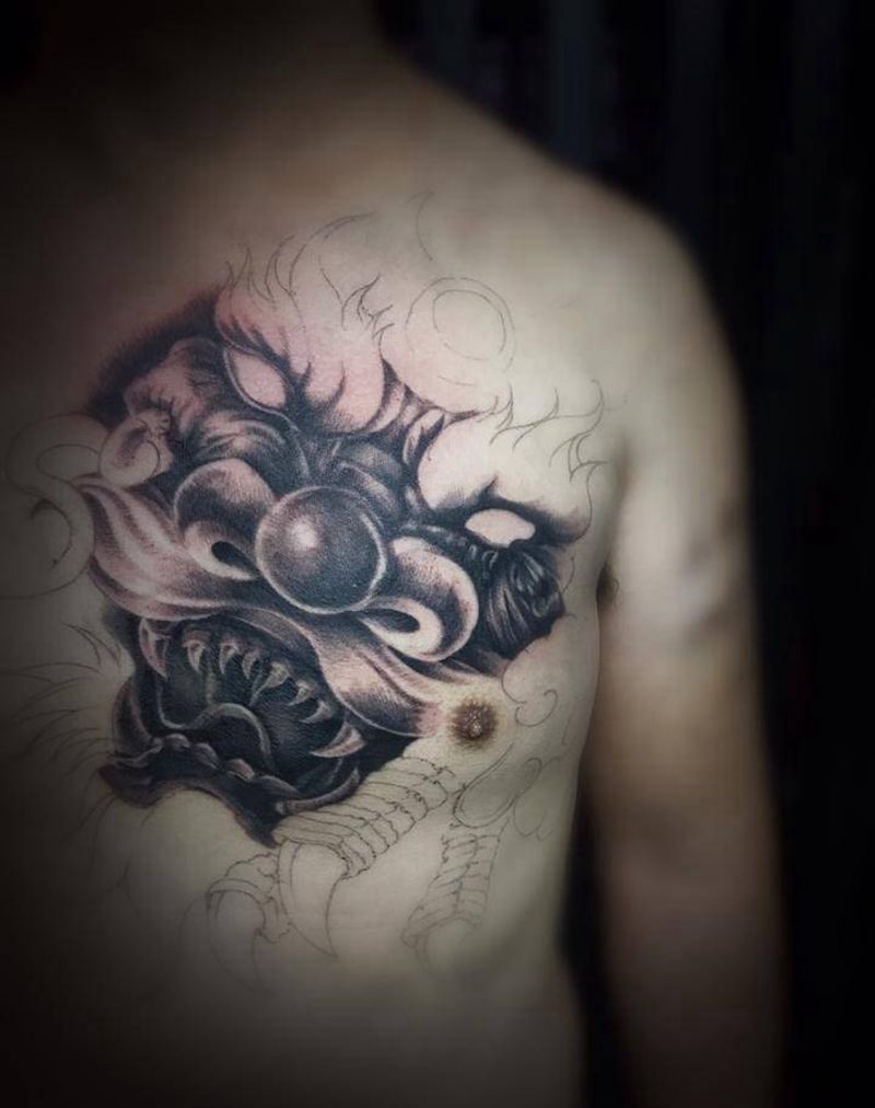 未完成纹身图片_胸部新传统纹身图案