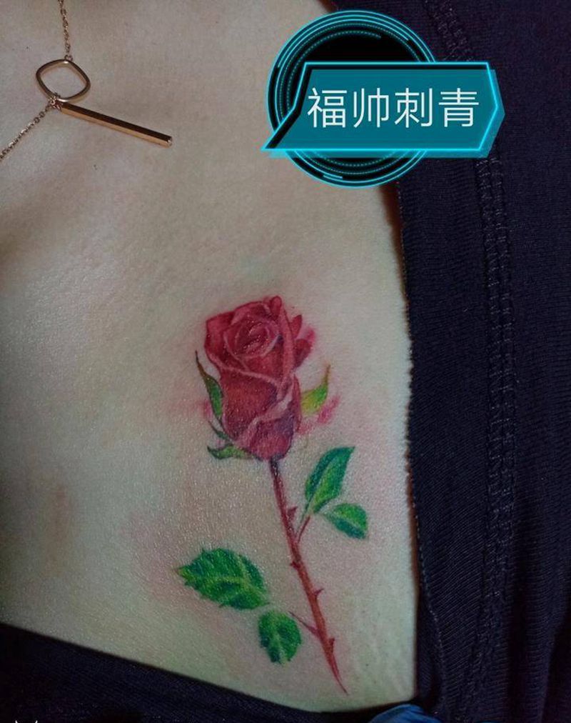 玫瑰花纹身图片_胸部欧美写实新传统纹身图案