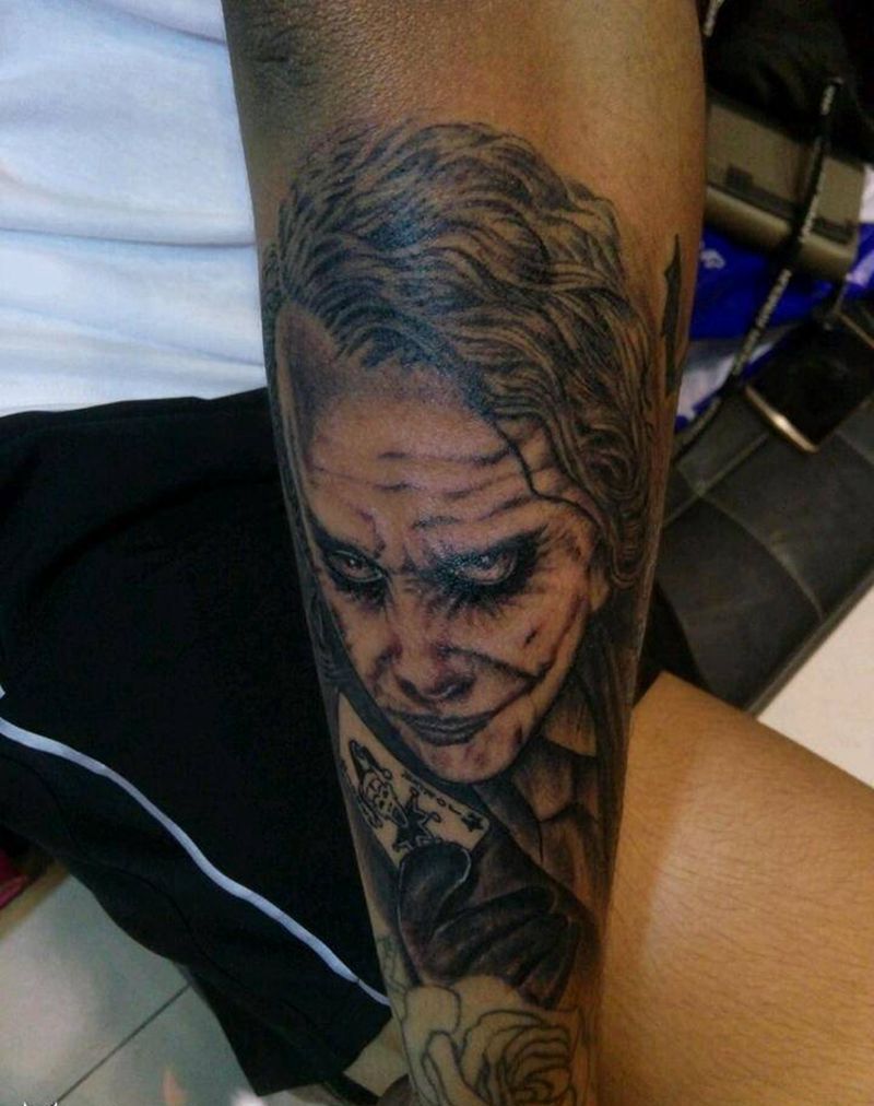 小丑黑灰纹身图片